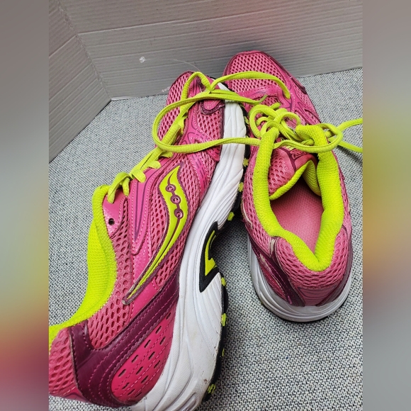 Saucony Women’s Hot Pink with Neon Yellow Athletic Running Shoes 9.5 - Picture 10 of 13